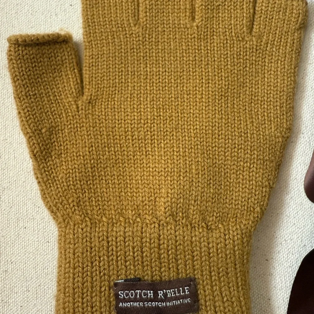 NEW stylish kids hand warmer Gloves with Ribbon Medium